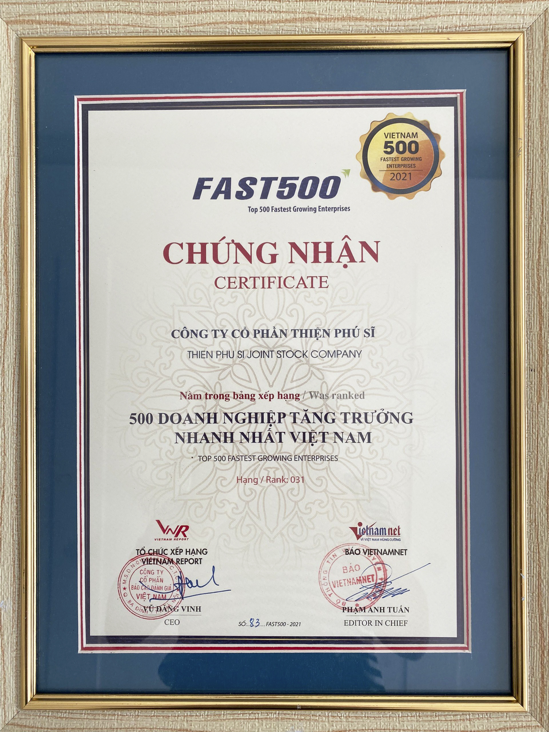 chung-nhan-top-500-doanh-nghiep-tang-truong-nhanh-nhat-viet-nam